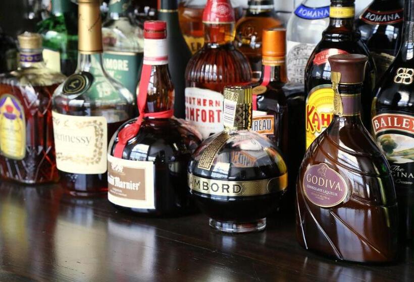 בית מלון כפרי Wyndham Garden Laguardia South