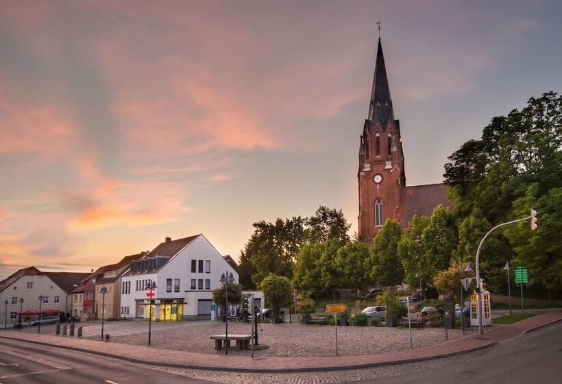 Отель Zur Burg Gmbh