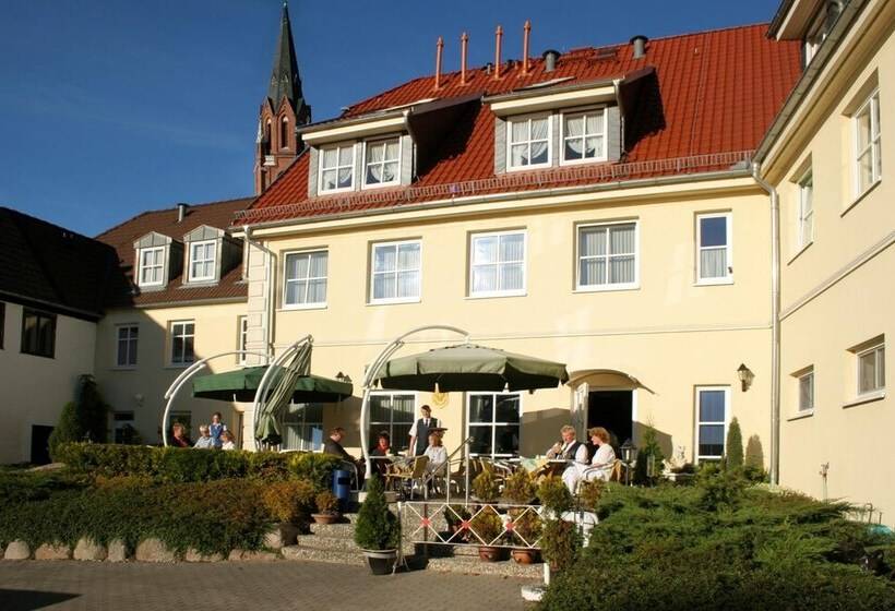 Отель Zur Burg Gmbh