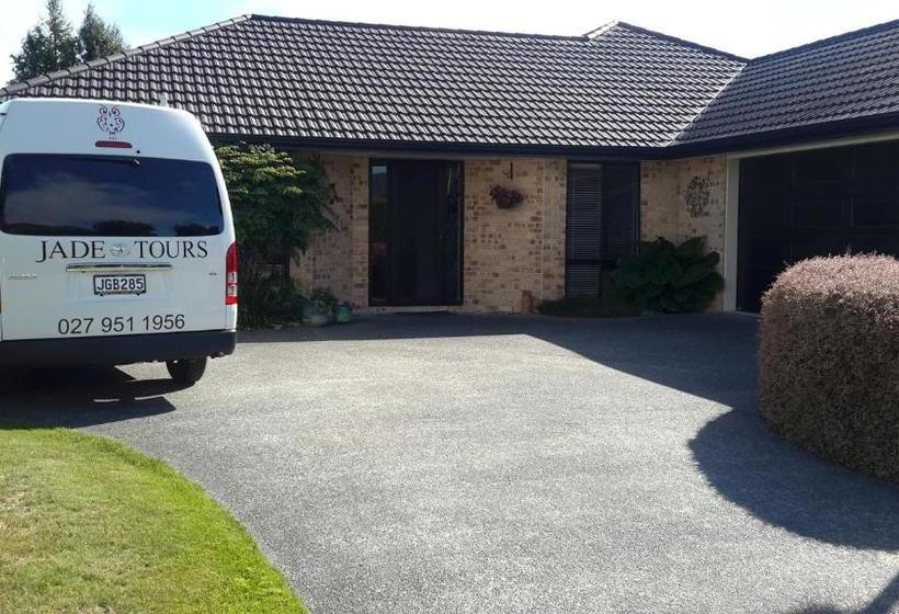 Jade Owl Bed And Breakfast