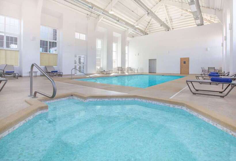 Microtel Inn & Suites By Wyndham Cuauhtemoc Campos Menonitas