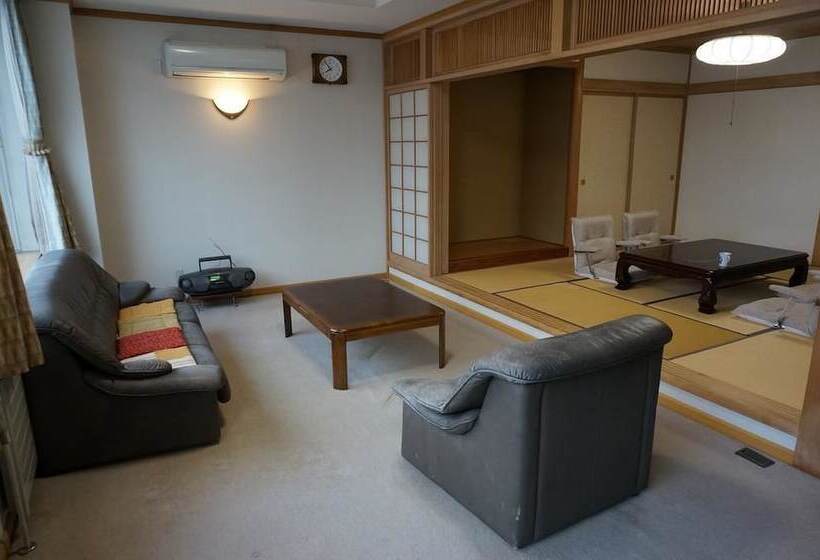 Otaru Ekimae Guest House Ito   Hostel