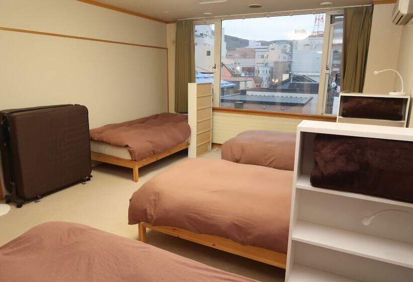 Otaru Ekimae Guest House Ito   Hostel