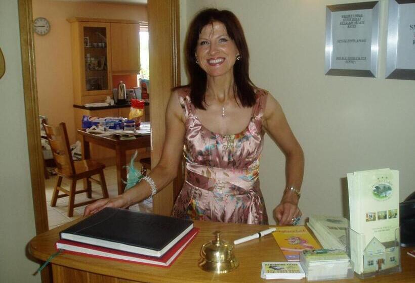 ペンション Brooke Lodge Guesthouse