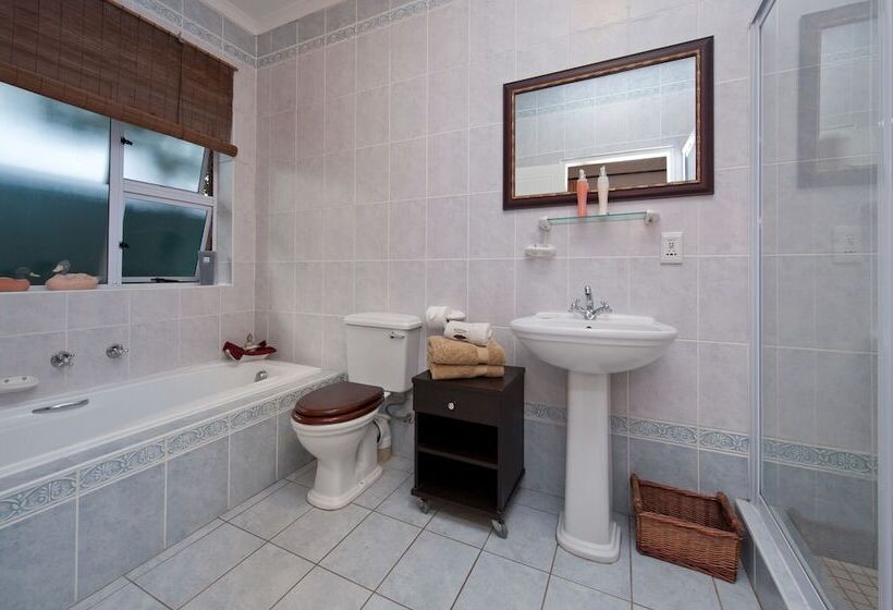 펜션 Brown Jug Guest House