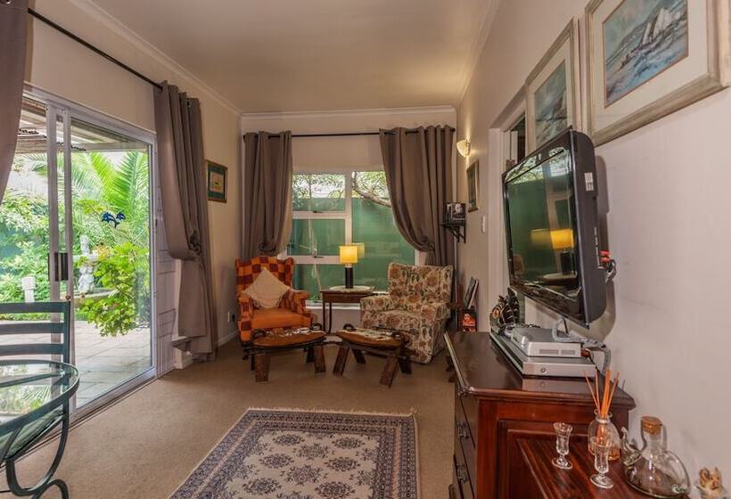 펜션 Brown Jug Guest House