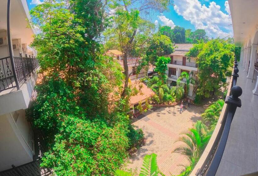 פנסיון Centauria City