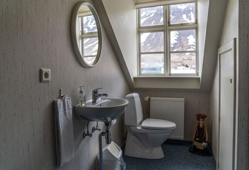 پانسیون Guesthouse Isafjordur Gamla