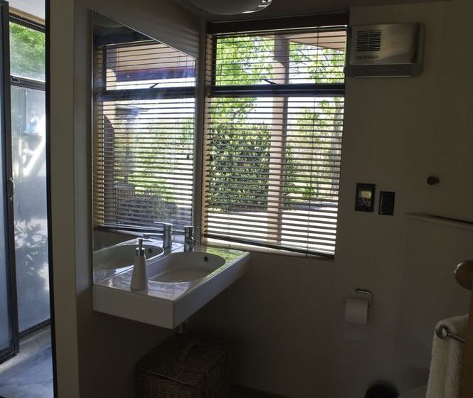 פנסיון John's House