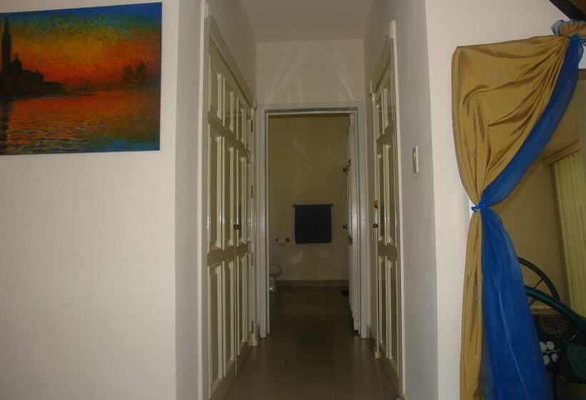 פנסיון Residencia Los Encantos