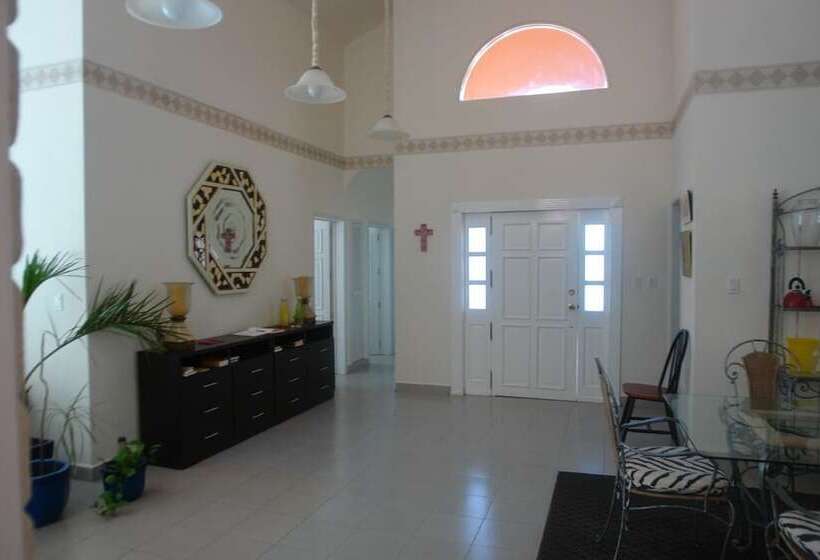 פנסיון Residencia Los Encantos