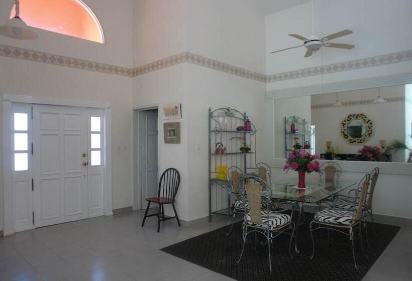 פנסיון Residencia Los Encantos