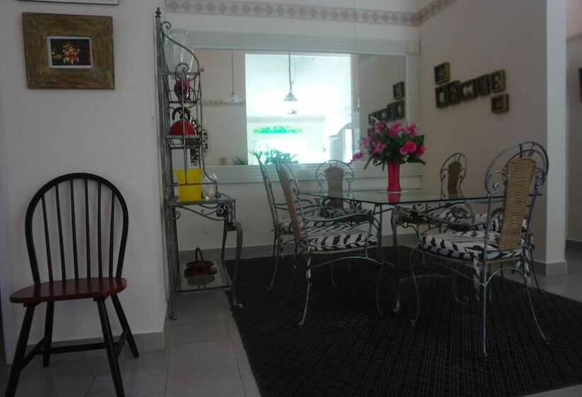 פנסיון Residencia Los Encantos