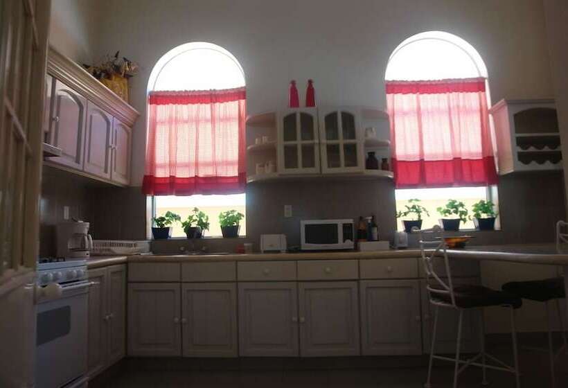 פנסיון Residencia Los Encantos