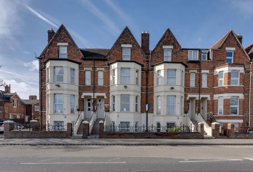 Пансион The Sportsview Guest House