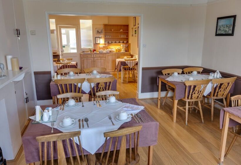 Пансион The Sportsview Guest House