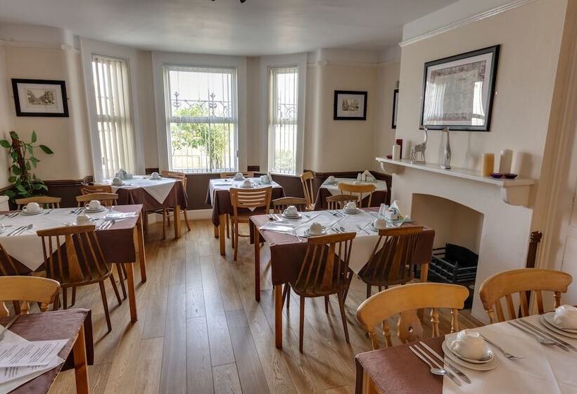 Пансион The Sportsview Guest House