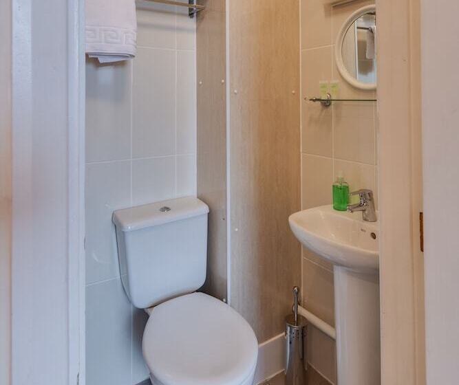 Пансион The Sportsview Guest House