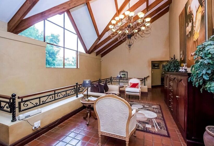 膳宿费 The Woodpecker Inn