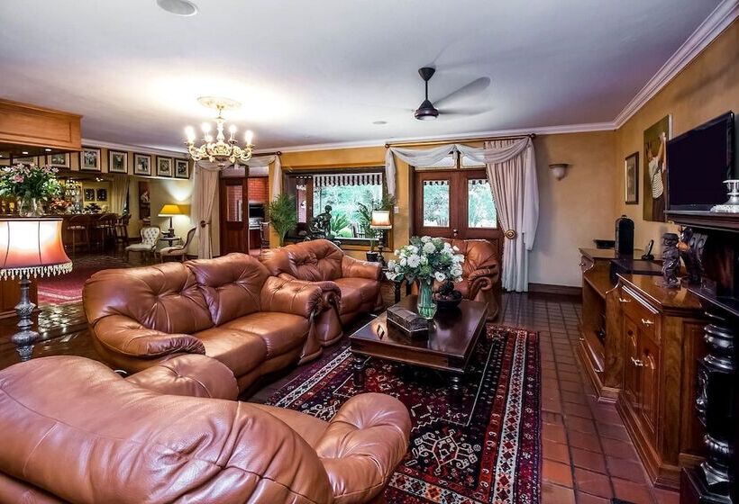 膳宿费 The Woodpecker Inn