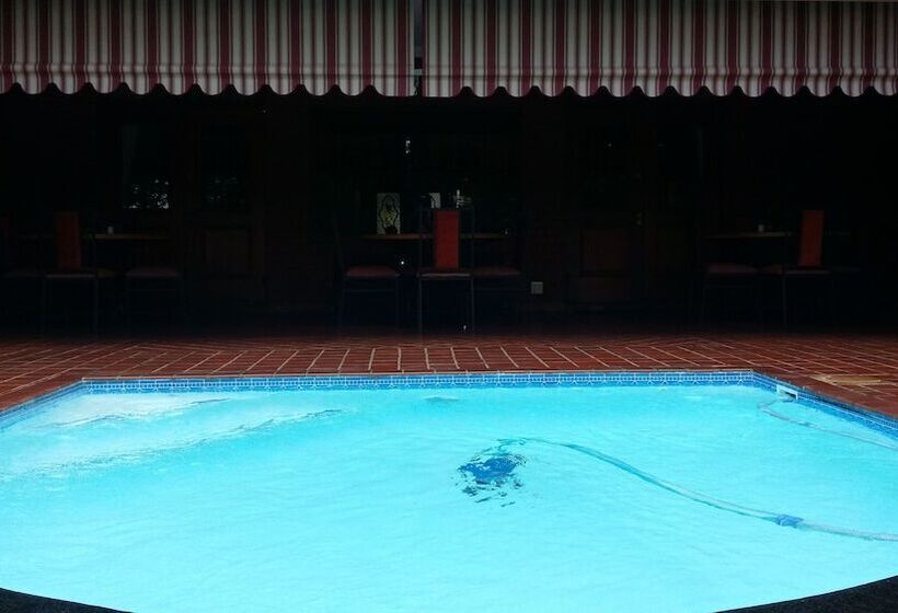 膳宿费 The Woodpecker Inn