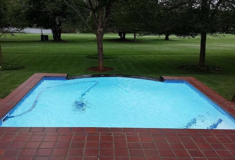 膳宿费 The Woodpecker Inn