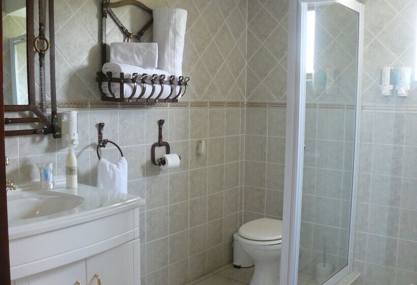 膳宿费 The Woodpecker Inn