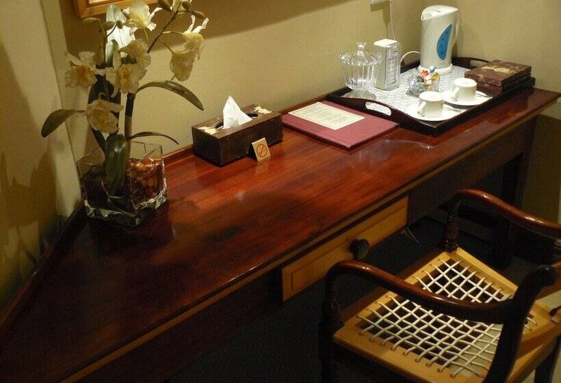 膳宿费 The Woodpecker Inn