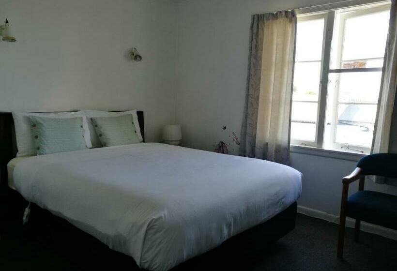 Rainbow Motel & Guest House