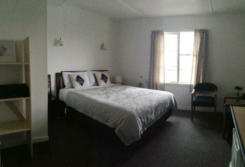 Rainbow Motel & Guest House