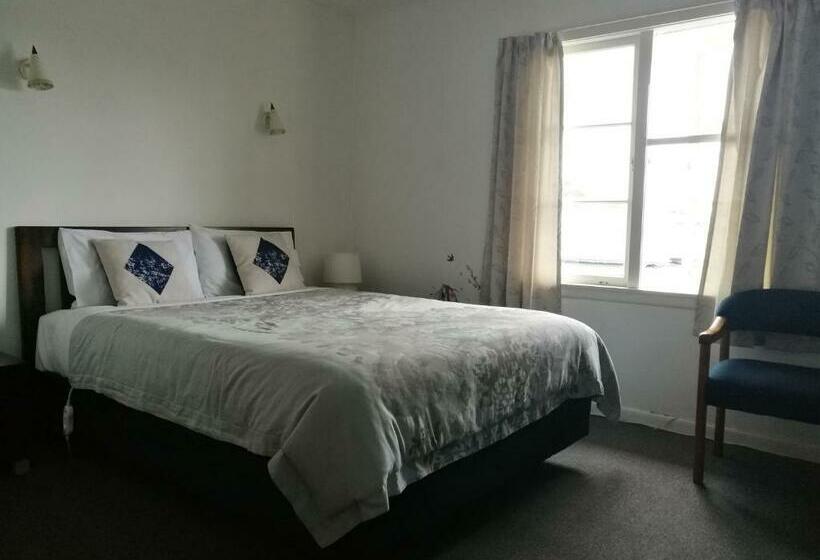 Rainbow Motel & Guest House