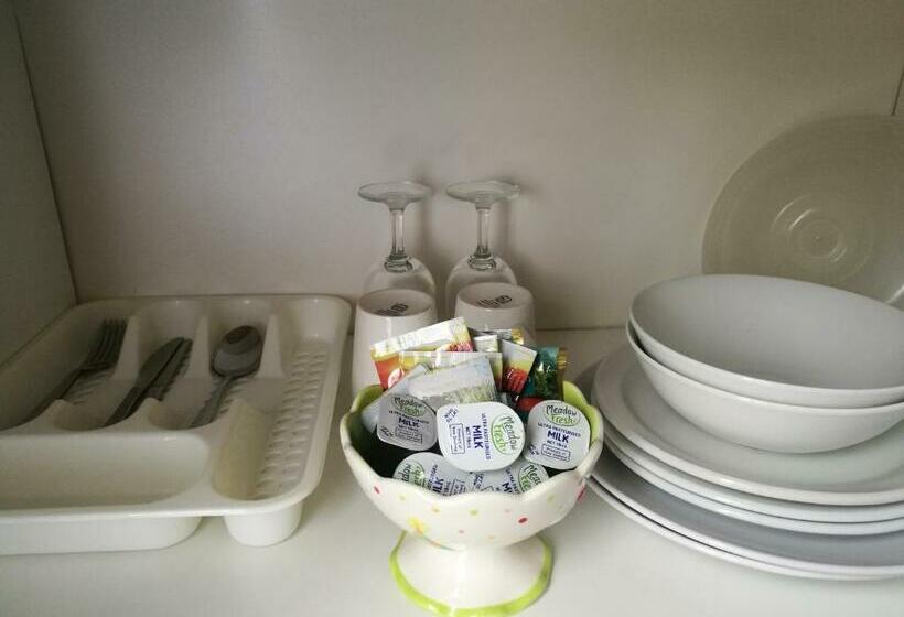 Rainbow Motel & Guest House