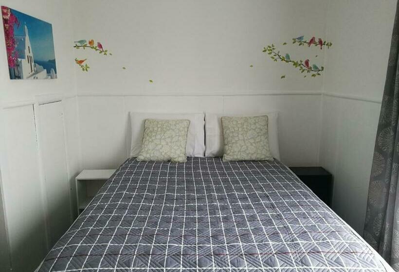 Rainbow Motel & Guest House