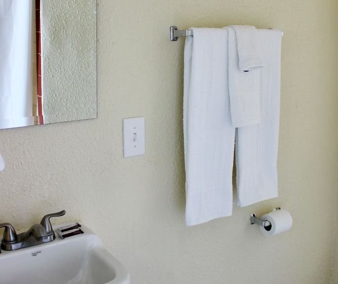 فندق على الطريق The Ramona Inn