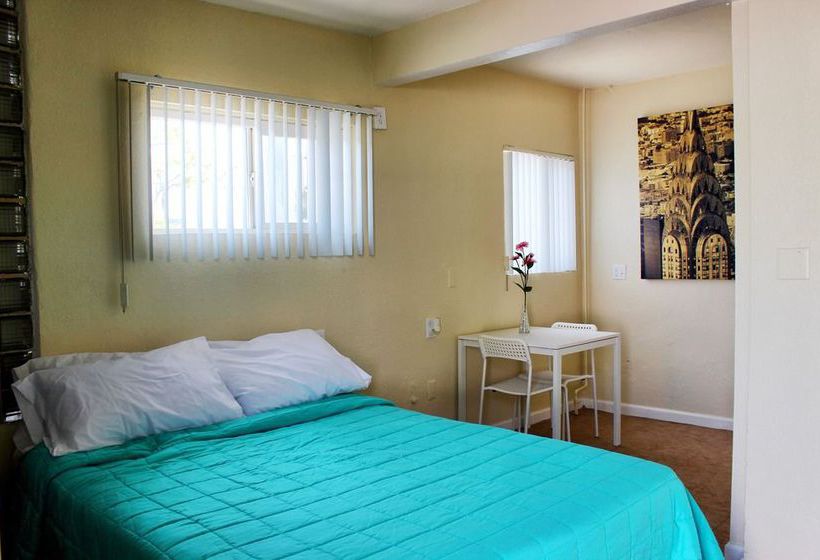 فندق على الطريق The Ramona Inn