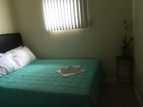 فندق على الطريق The Ramona Inn