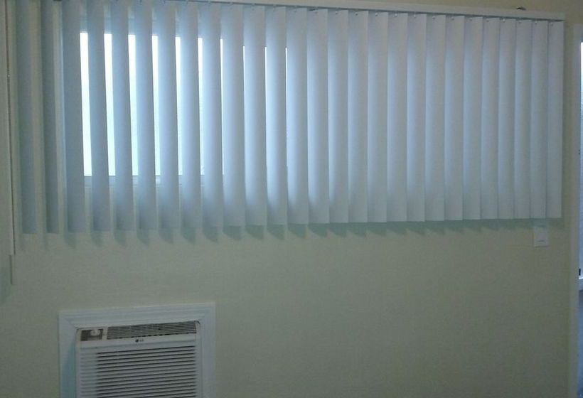 فندق على الطريق The Ramona Inn