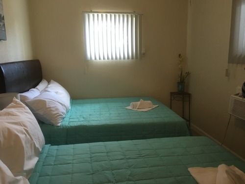 فندق على الطريق The Ramona Inn