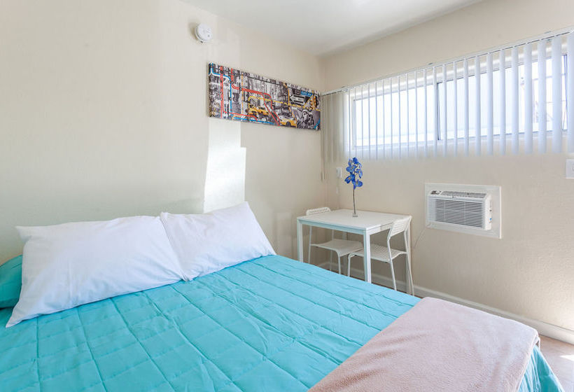 فندق على الطريق The Ramona Inn