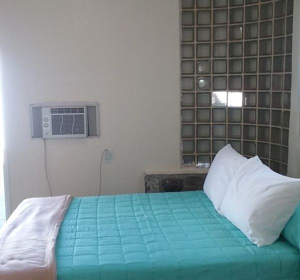 فندق على الطريق The Ramona Inn