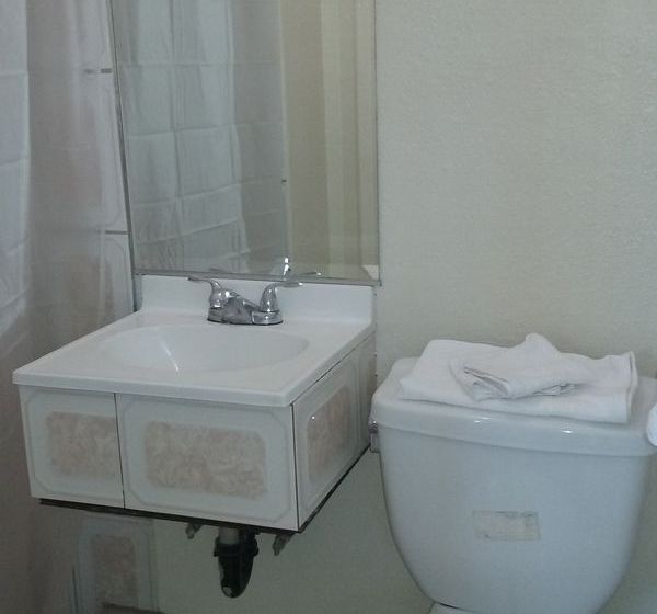 فندق على الطريق The Ramona Inn