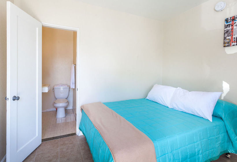 فندق على الطريق The Ramona Inn