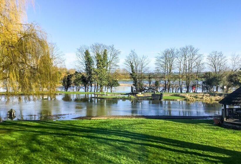 River Nene Cottages