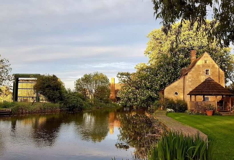 River Nene Cottages
