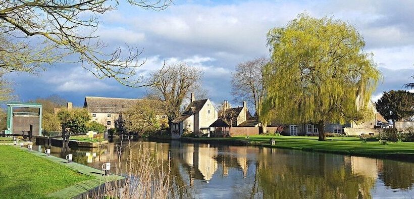 River Nene Cottages