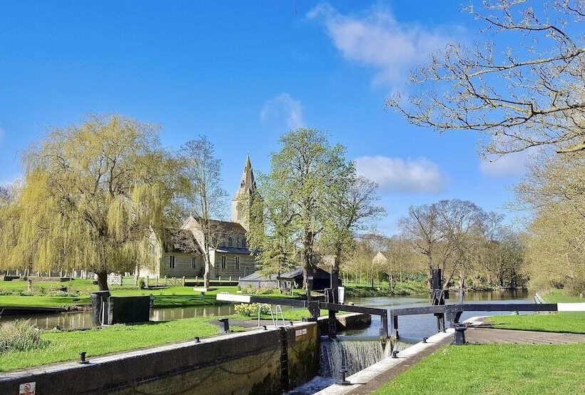 River Nene Cottages