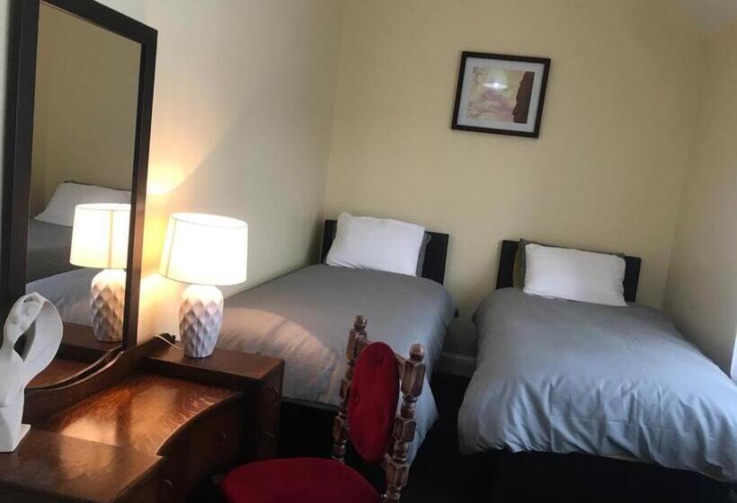 Общежитие Heathrow Stay