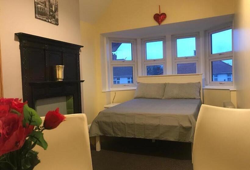 Общежитие Heathrow Stay