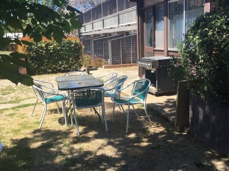 Bathurst Studio Apartments