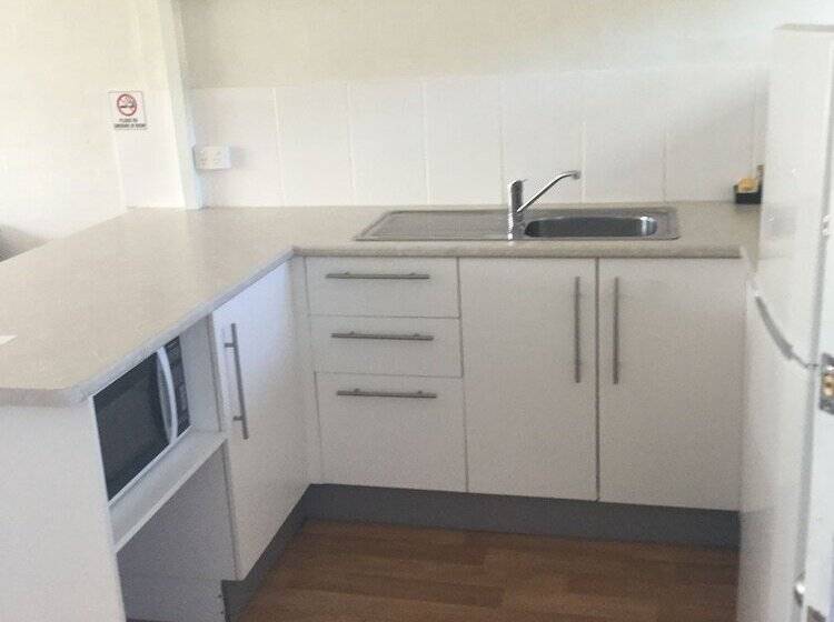 Bathurst Studio Apartments